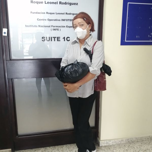 20210906 MERCEDES YANE RAMONA TORRES DE FORESTIERI ENTREGA DE ALIMENTOS 60PLUS